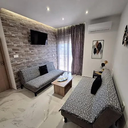 Διαμέρισμα Efremias Place *