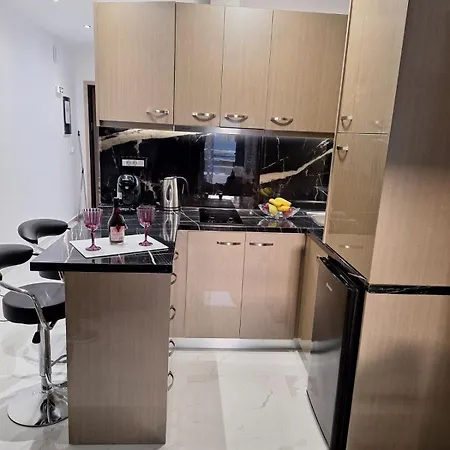 Efremias Place Apartment