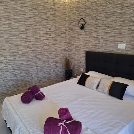 Efremias Place Апартаменты